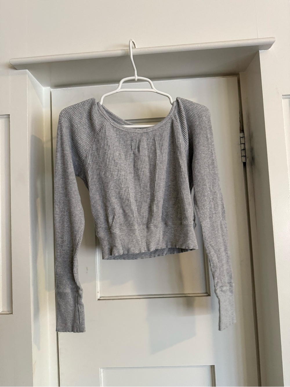 Women’s Ribbed Long-Sleeve Crop Top — Gray